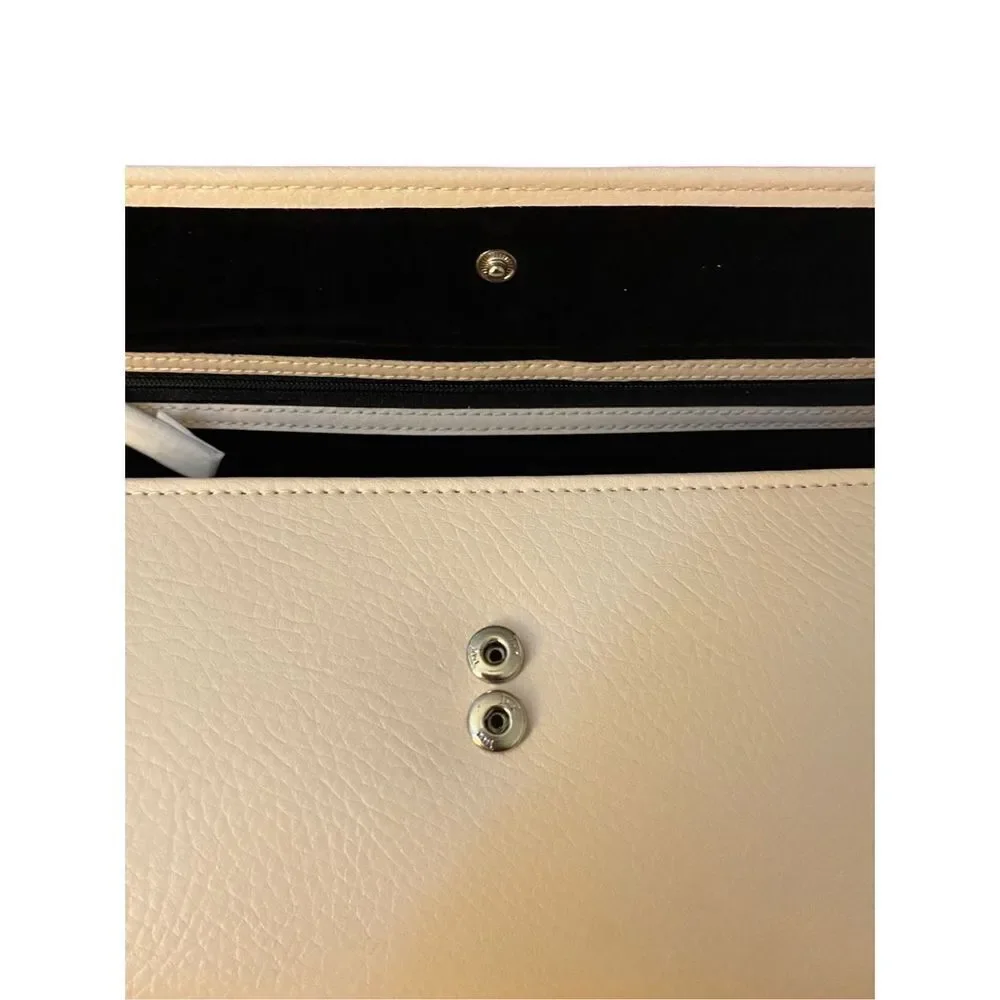 NWT Pandora travel, jewelry, case with zippered pockets, white women’s
